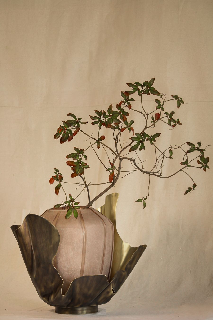 Mrnaal Black Vase